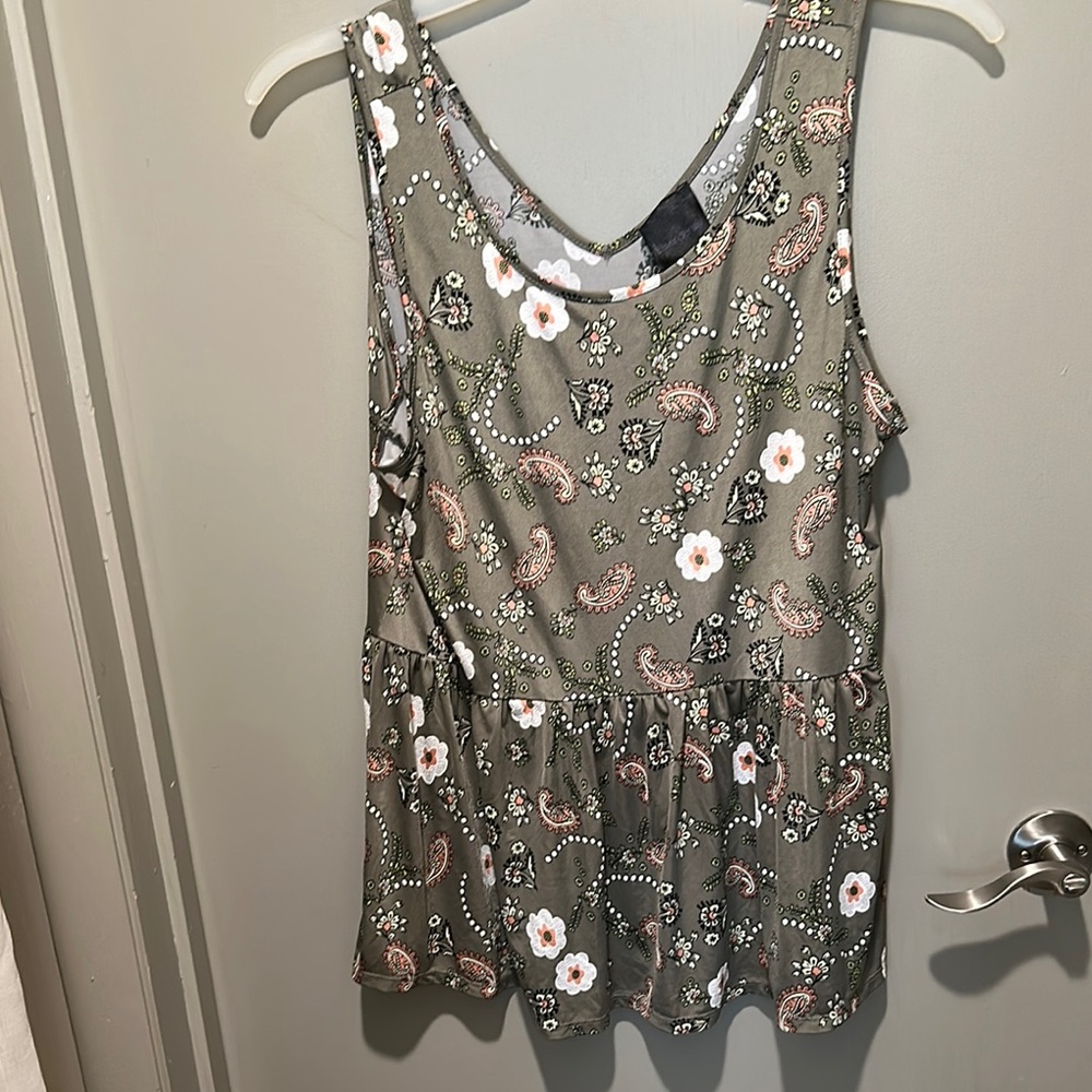 Lavender Sky tank sz Lg